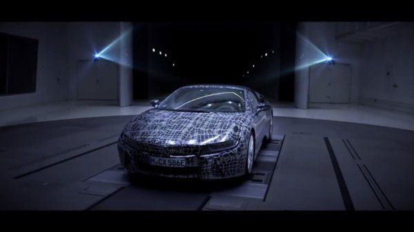 BMW показала видео-тизер i8 Roadster