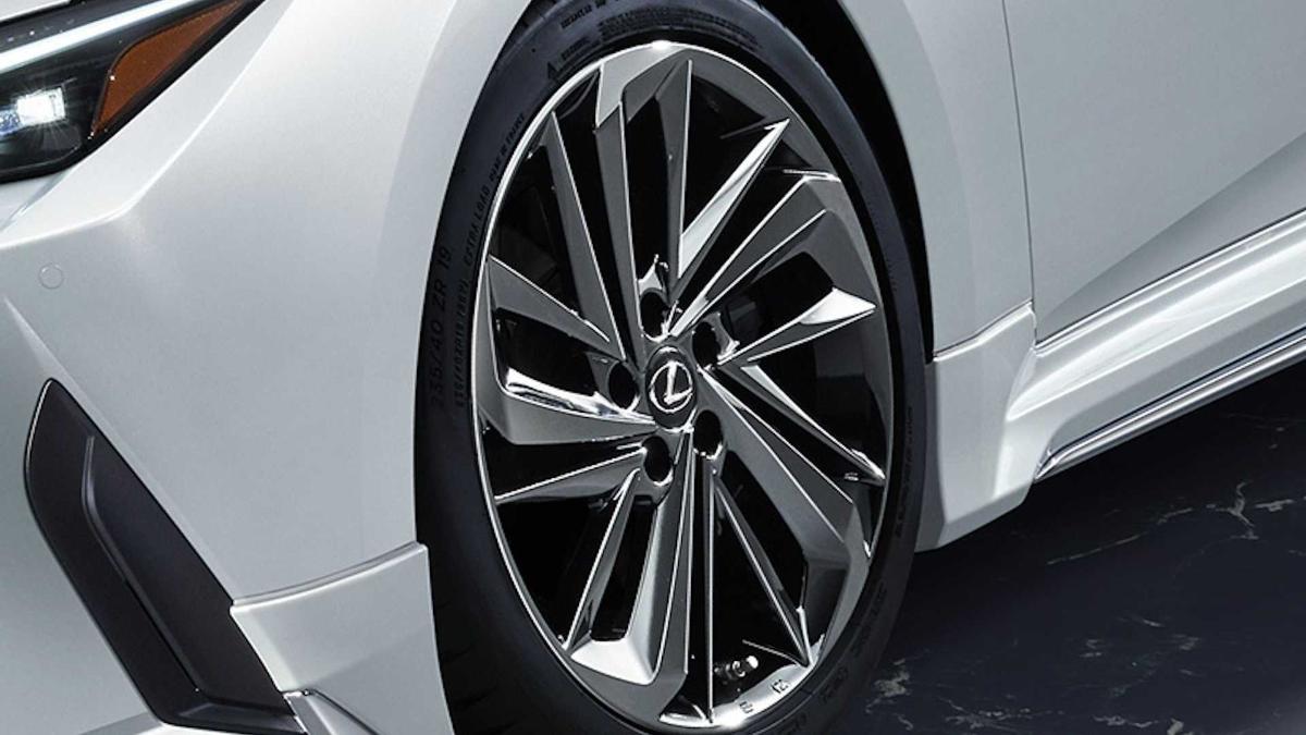 Lexus IS 2021 получит спортивные аксессуары от TRD и Modellista