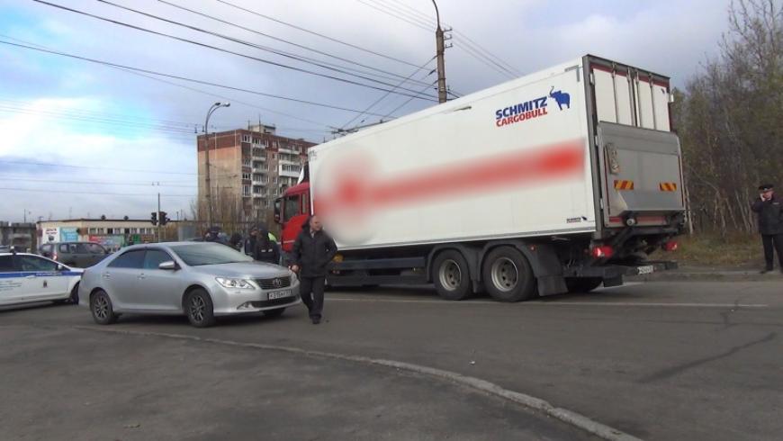 ДТП в Мурманске: пенсионерка попала под колеса фуры