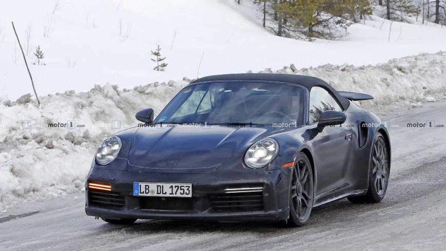 Появились снимки нового Porsche 911 Turbo Cabrio 