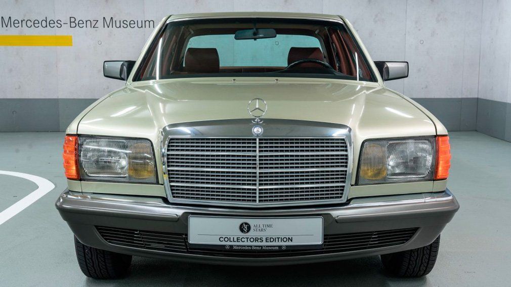 В продаже появился 37-летний Mercedes-Benz с заводской гарантией