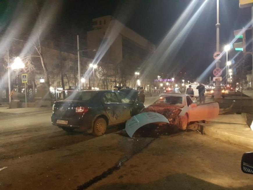 При столкновении двух иномарок в Екатеринбурге погиб человек