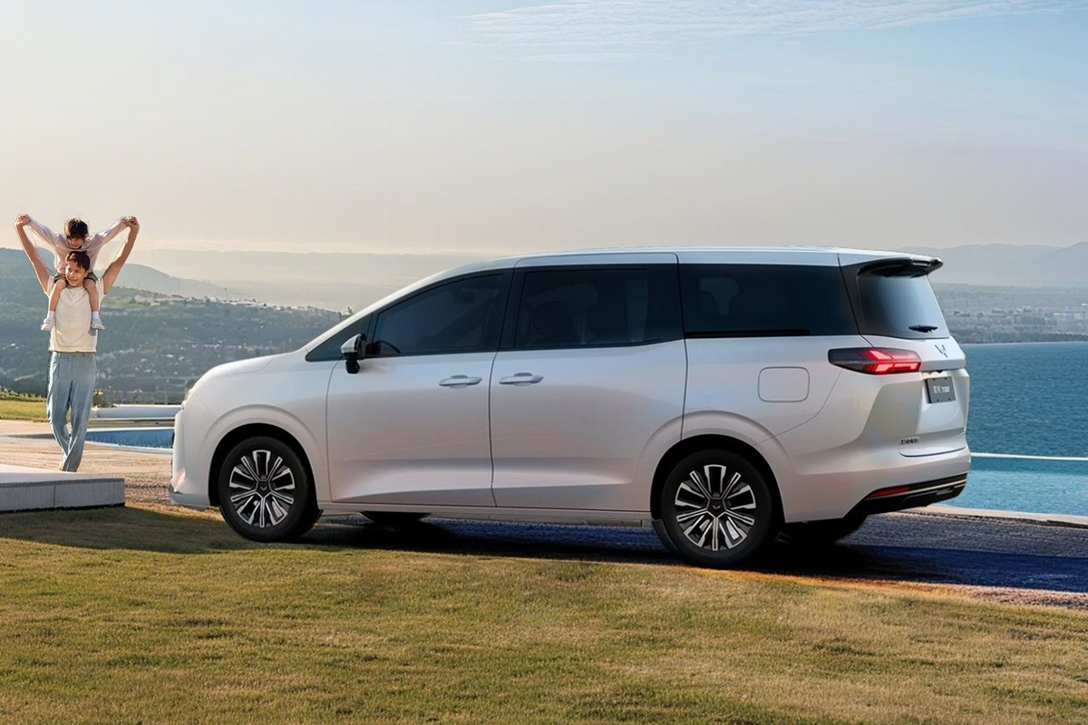 Новый бюджетный минивэн Wuling Starlight 730 перевернет представления о комфорте