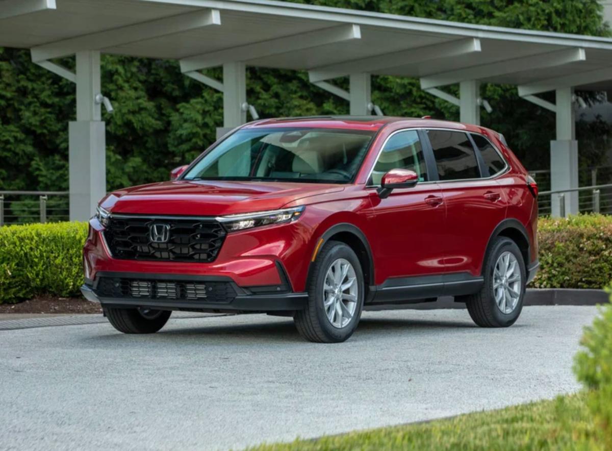 В Россию вернулся самый надежный кроссовер от Honda: у дилеров авто 2025 года 