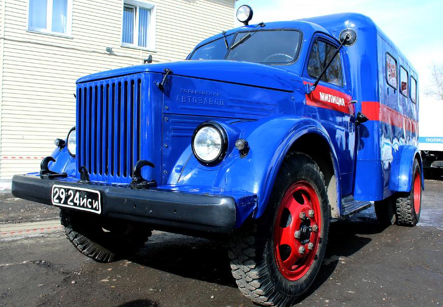 Милицейский фургон из «Операции «Ы» продают в Новосибирске