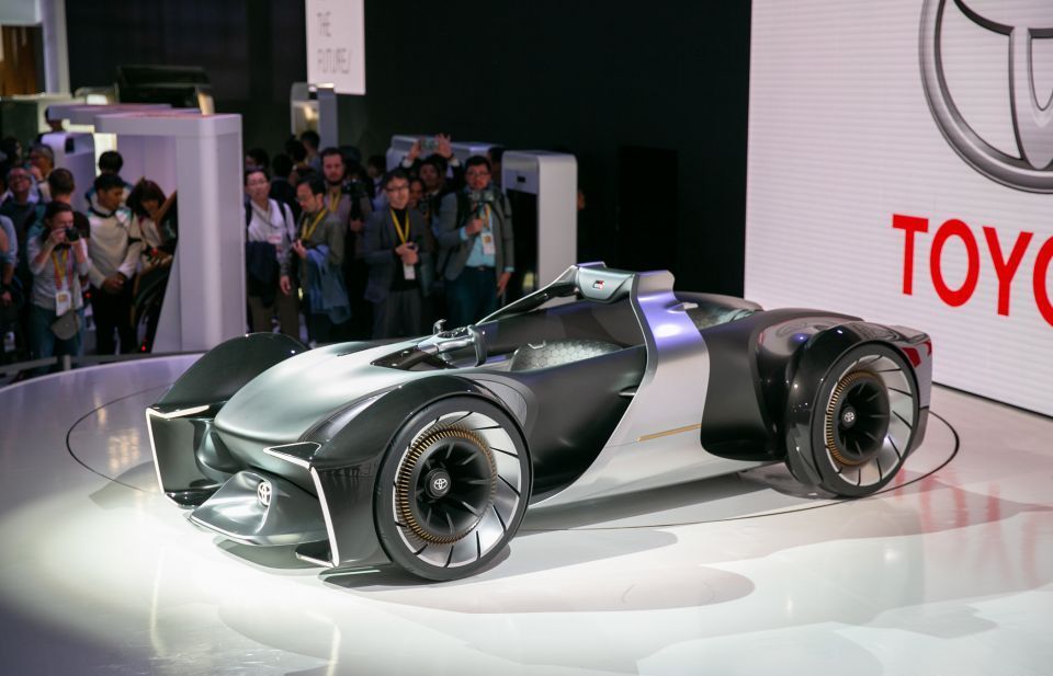 Toyota продемонстрировала двухместный беспилотный e-Racer