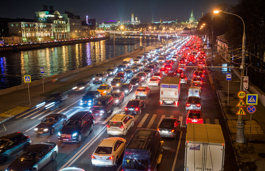 Каждые пять лет количество автомобилей в Москве вырастает на миллион