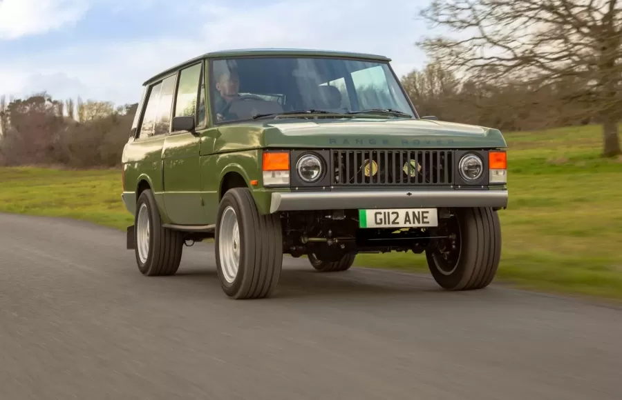 Тюнер Inverted представил электрический рестомод на базе внедорожника Range Rover Classic