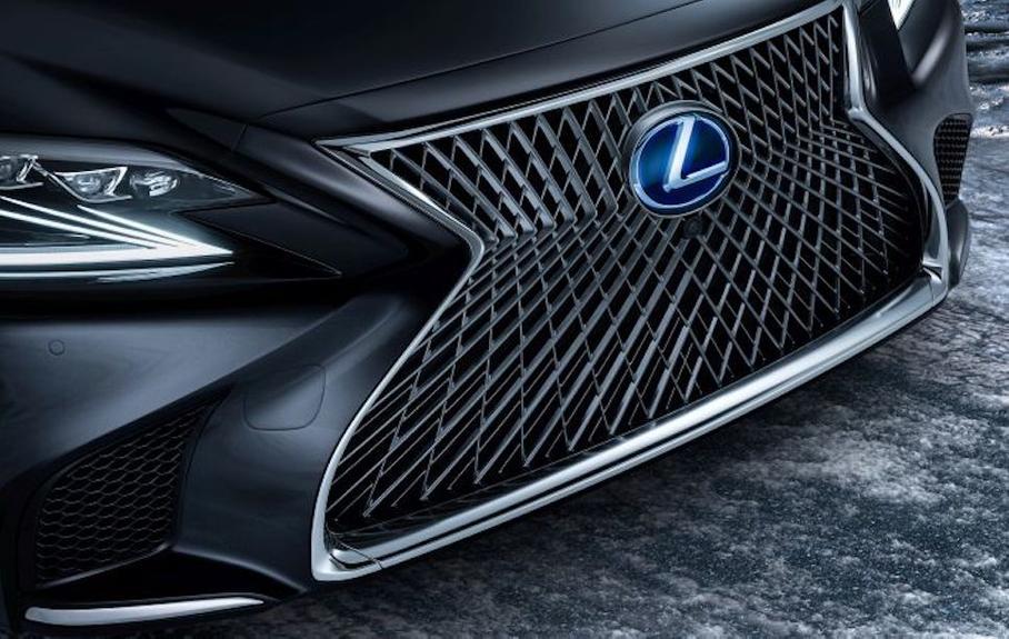 Lexus приоткрыл детали над своим первым электрокаром - городском хэтчбеке