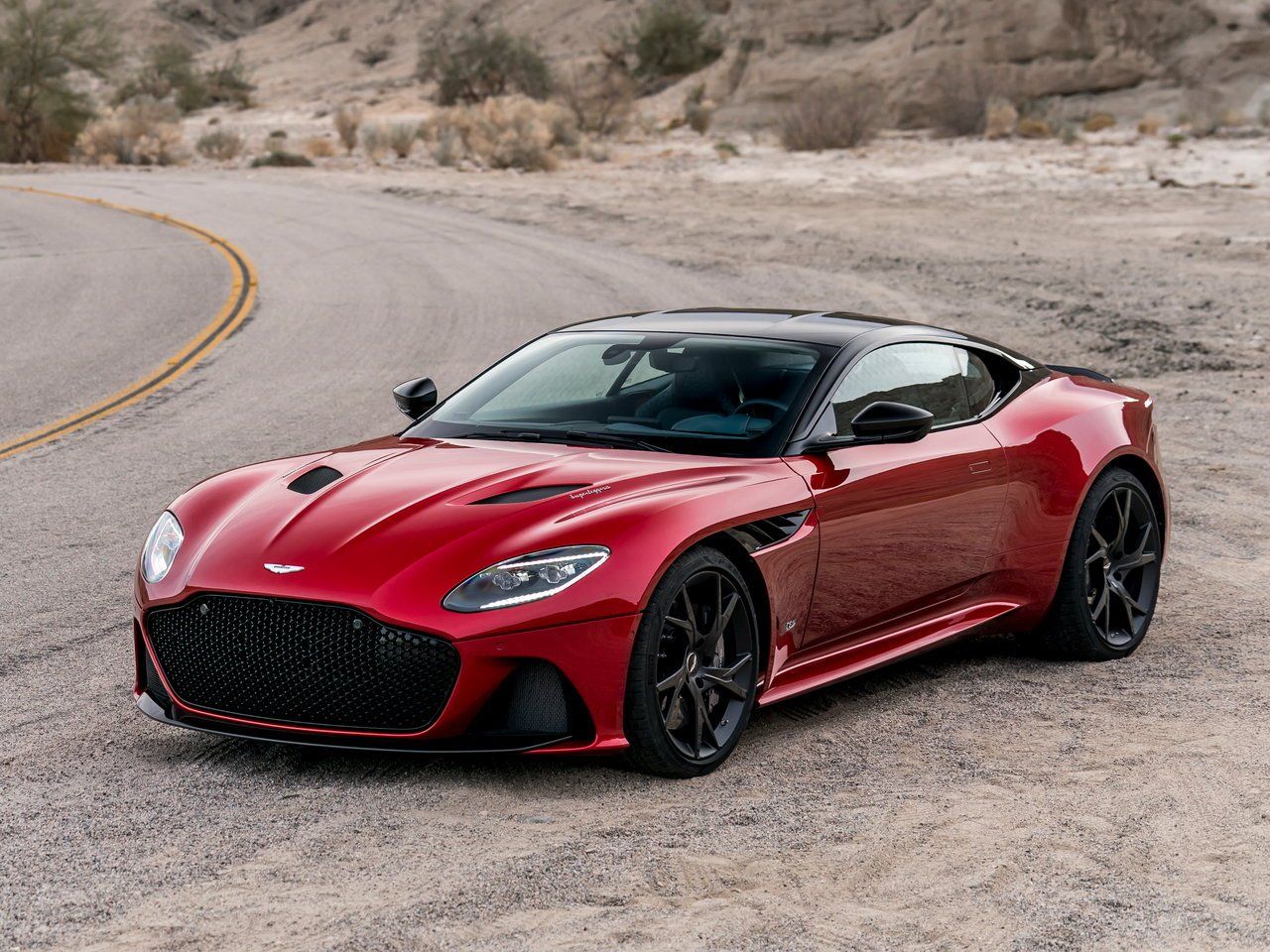 Астон Мартин DBS Superleggera 2021