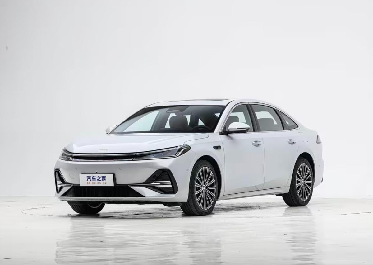 Седан Geely Galaxy A7 получил масштабное обновление по OTA