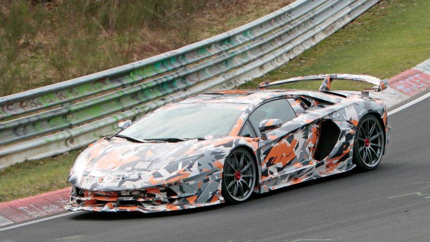 Lamborghini Aventador SVJ гоняет по Нюрбургрингу