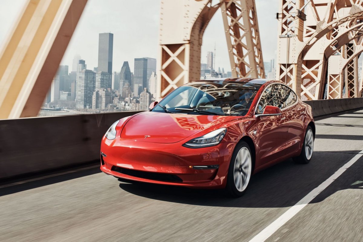 Tesla снизила цены на базовые Tesla Model Y и  Model 3