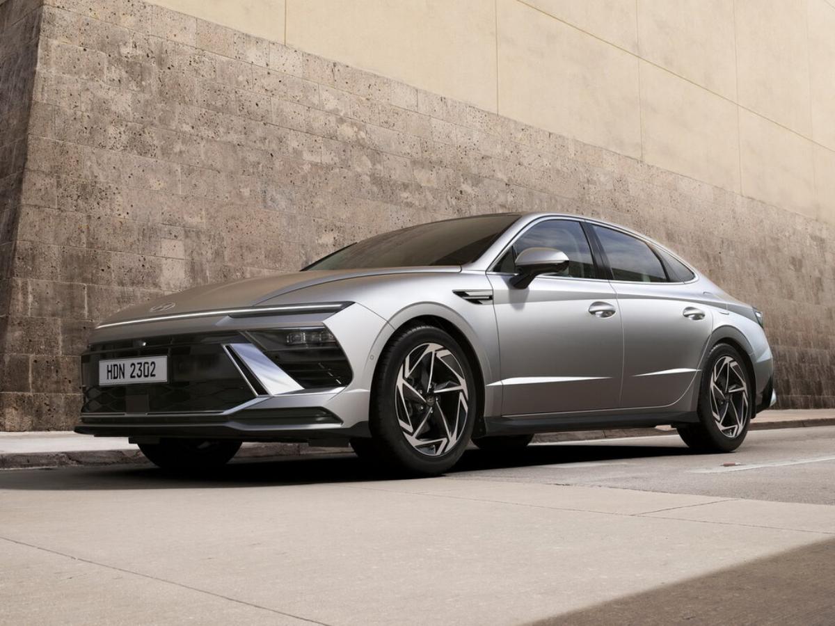 В России возобновили продажи Hyundai Sonata: цены от 3,5 млн рублей В России возобновили продажи Hyundai Sonata: цены от 3,5 млн рублей