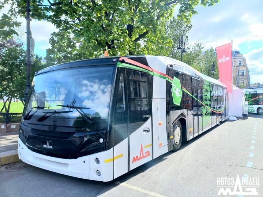 Завод МАЗ представил электробус с водительским местом за передней осью