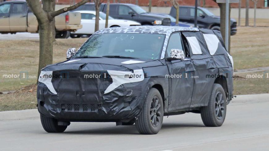 Jeep вновь вывел на испытания прототип обновленного внедорожника Grand Cherokee 2021