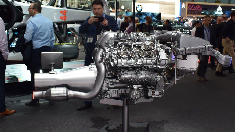 Mercedes похвастался новым двигателем для GT-R в Женеве