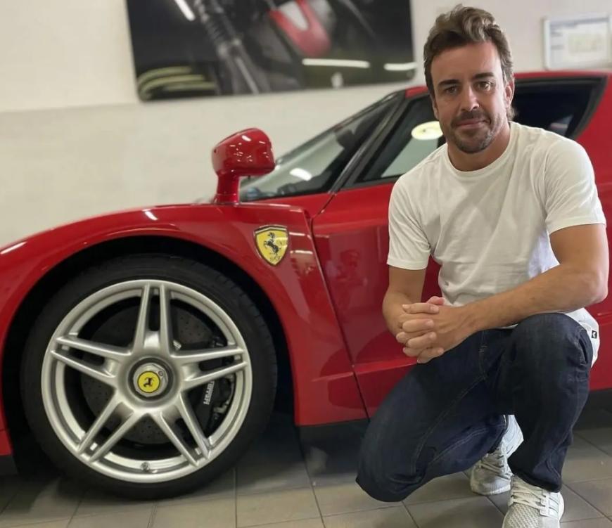 Фернандо Алонсо продаст на аукционе свой суперкар Ferrari Enzo