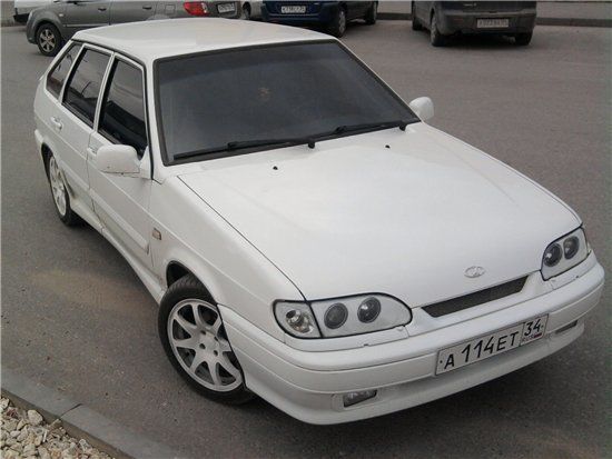 ВАЗ 2114 на белых дисках R15 ВСМПО