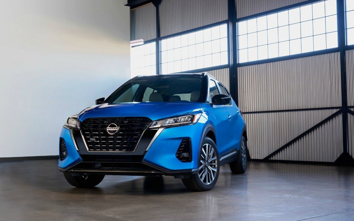 Неожиданный гость на российских дорогах - Nissan Kicks уже здесь: Почему он дешевле LADA Vesta и что предлагает