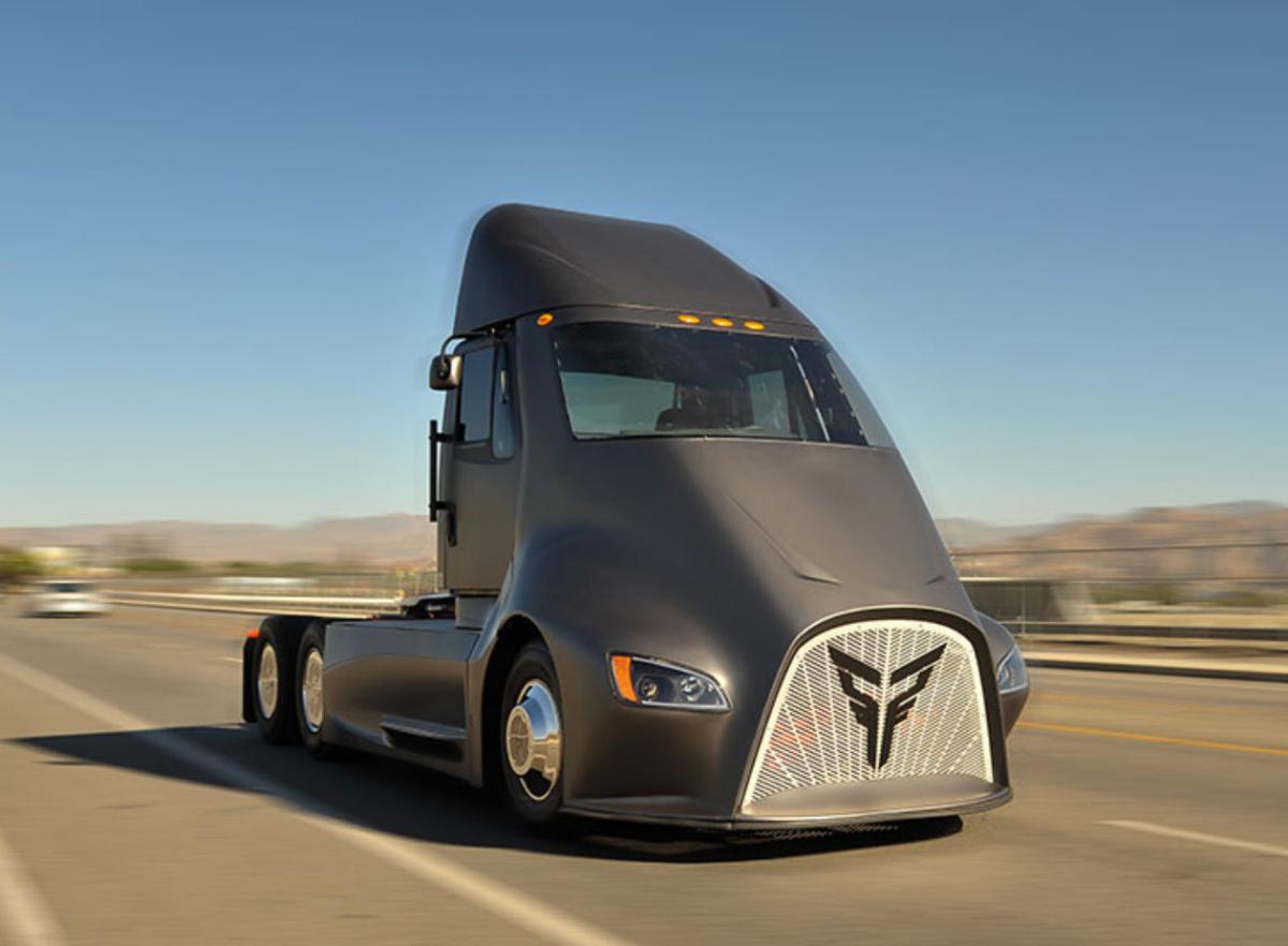 Tesla хочет ускорить появление грузовиков Semi и ищет специалистов