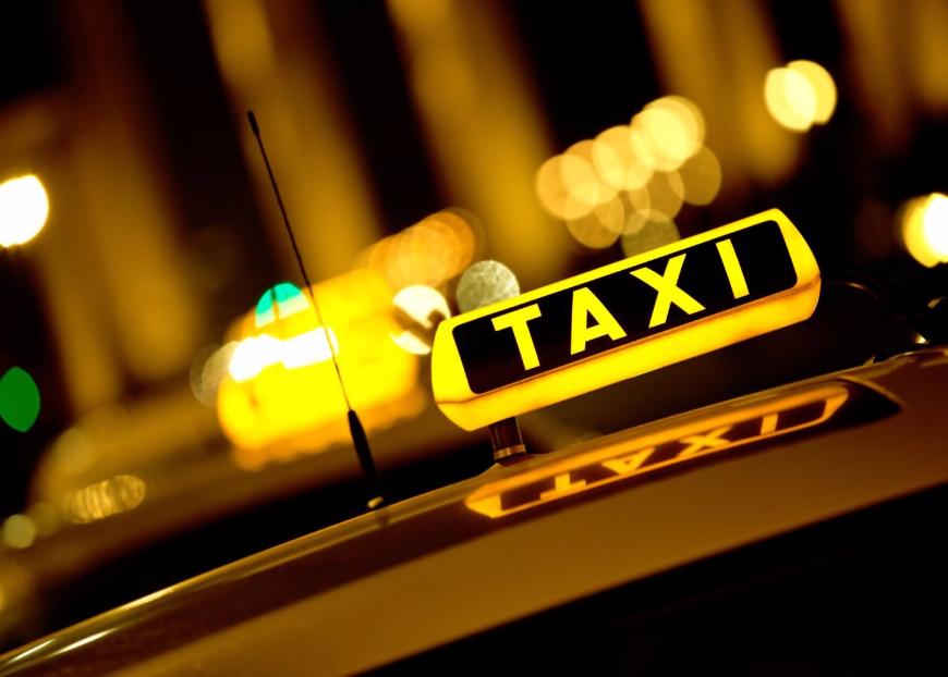  В Госдуме предложили запретить иностранцам работать водителями такси