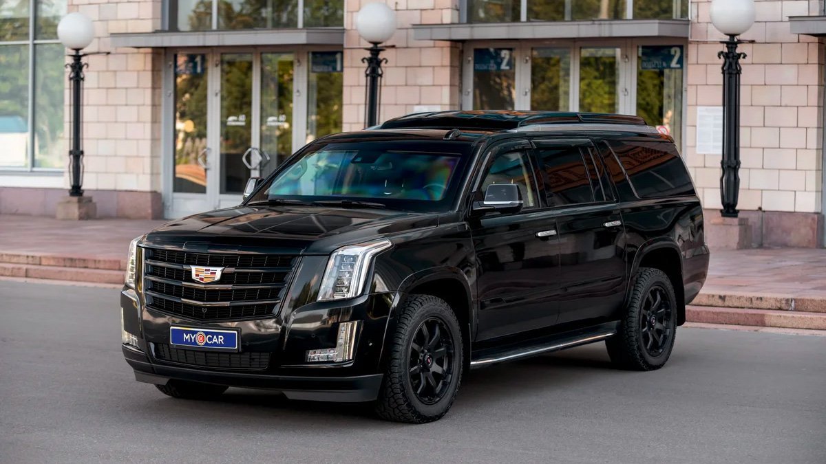 В РФ в продаже появился бронированный Cadillac Escalade
