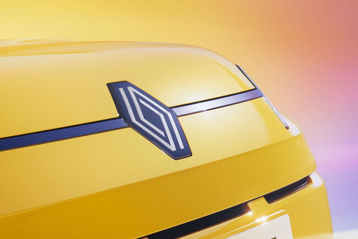 Кибер-удар по автогигантам: хакеры слили данные клиентов Renault и Dacia