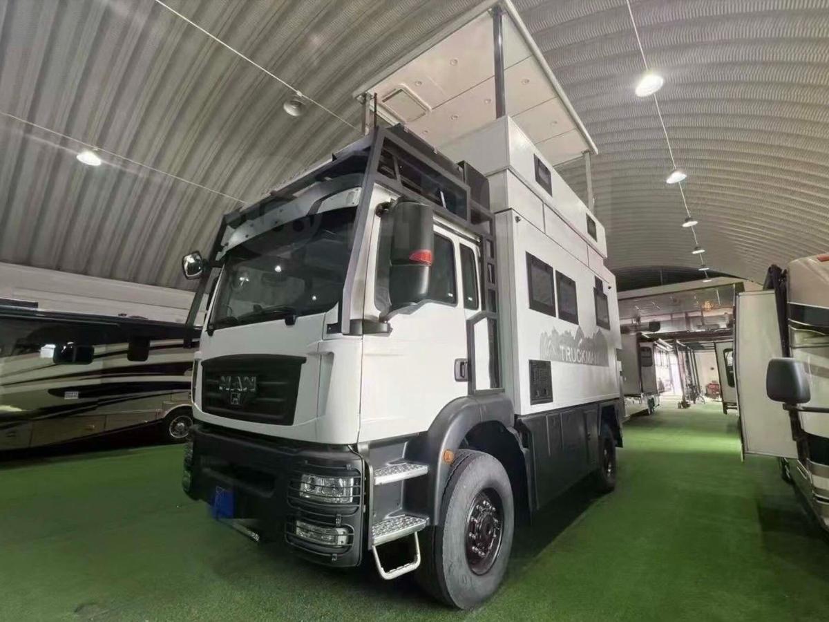 Грузовик MAN стал домом на колесах премиум-класса: цена вопроса 27 млн рублей