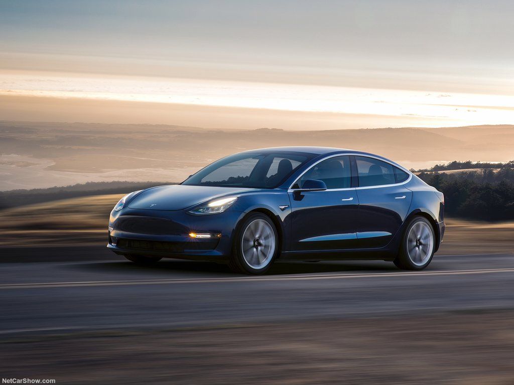 Tesla Model 3 уже появилась в двухмоторной версии