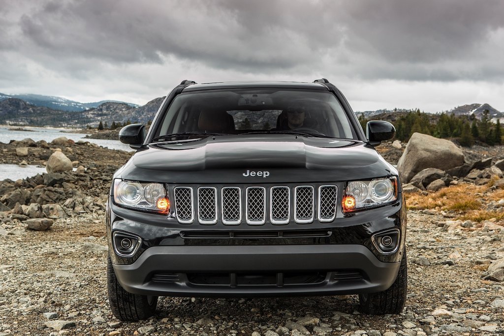 Компании Jeep придется отозвать 90 внедорожников Jeep Compass из-за тусклых дисплеев в салоне