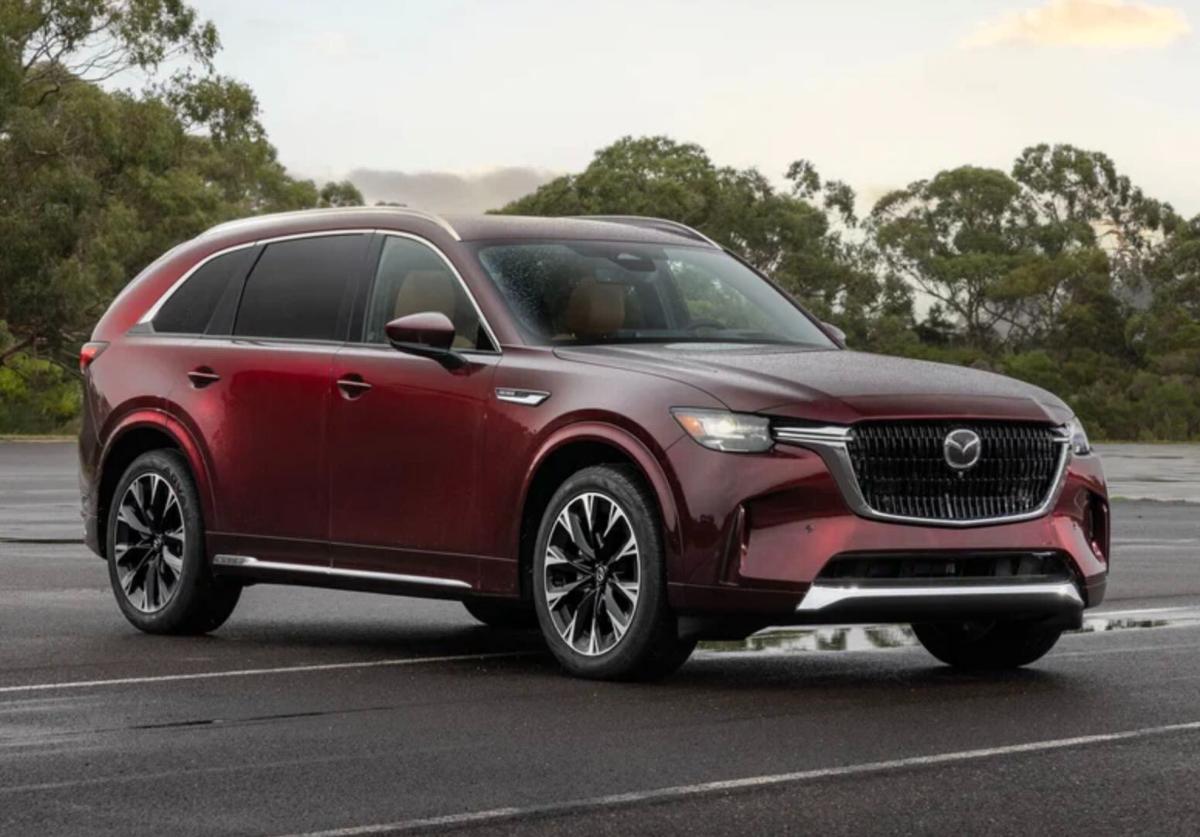 От 9,5 млн: на рынке России представлен большой флагманский кроссовер Mazda CX-90