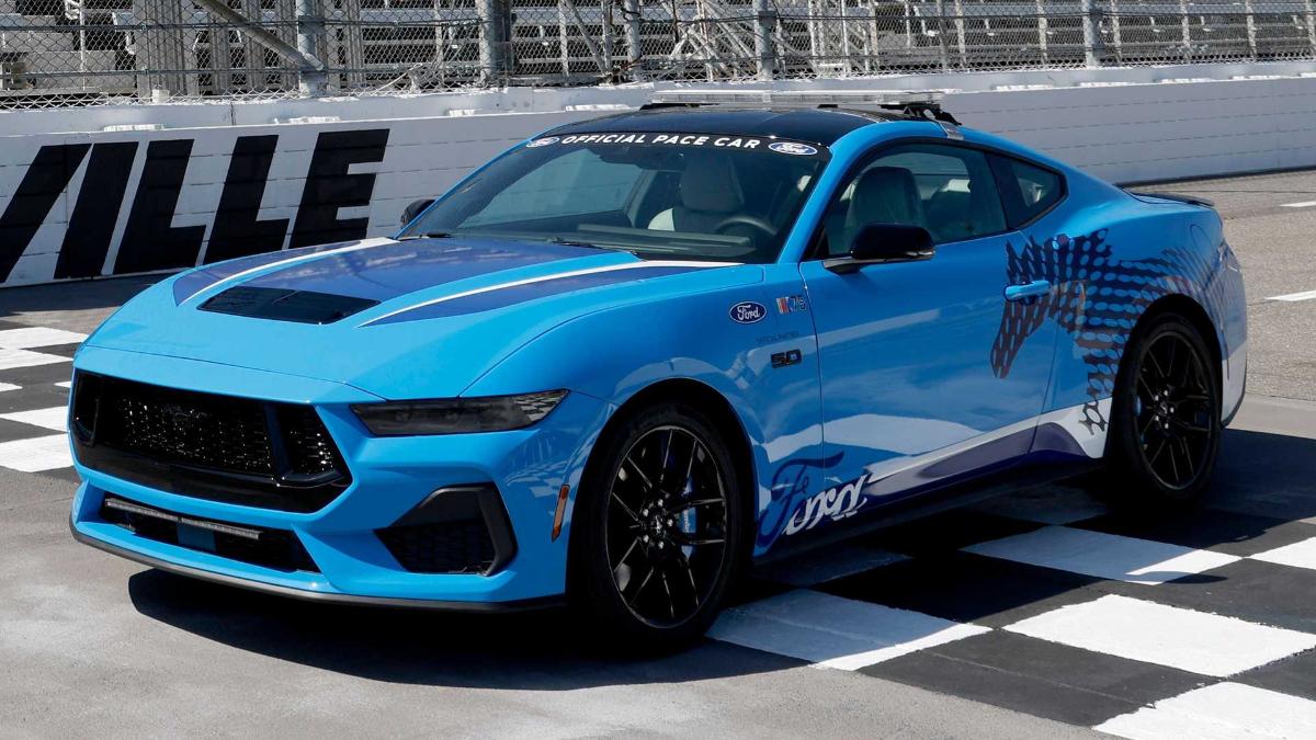 На гонках NASCAR дебютировал гоночный автомобиль Ford Mustang GT 2024 года 