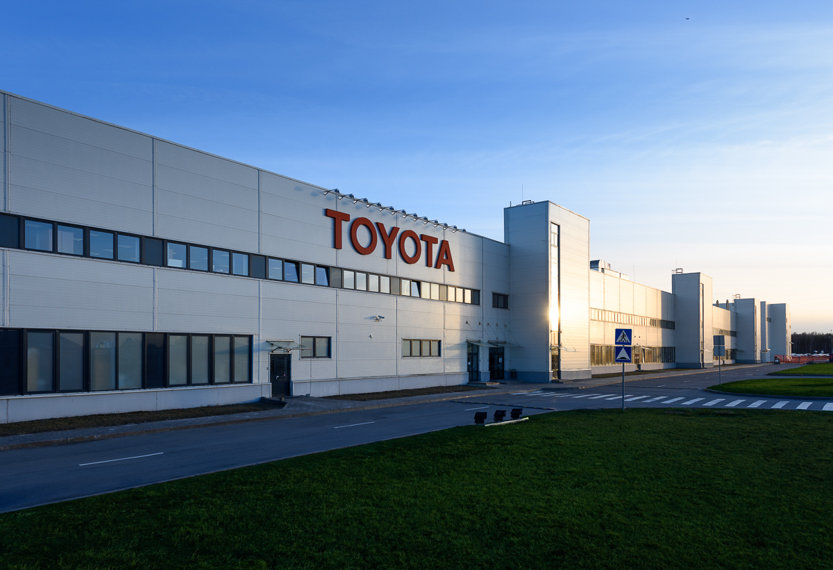 Компания Toyota начала увольнение сотрудников российского завода