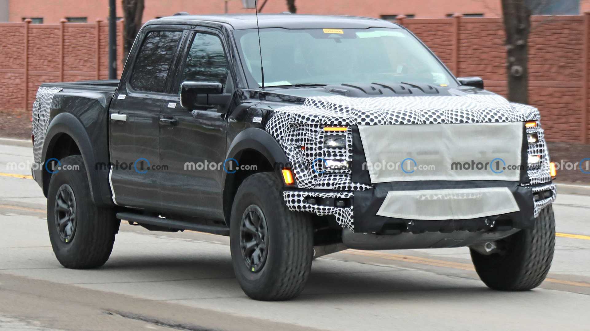 Новый пикап Ford F-150 Raptor R уже получил рестайлинговое исполнение