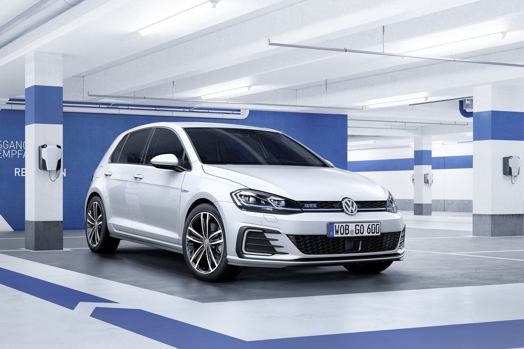 Немецкий Volkswagen объявил цены на новые Golf GTE и GTD