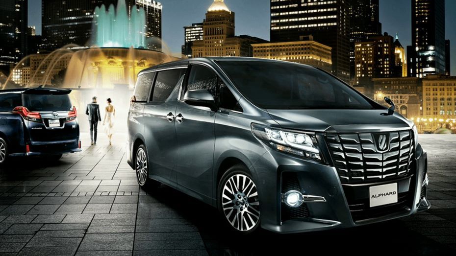 В России началась реализация обновленного минивэна Toyota Alphard