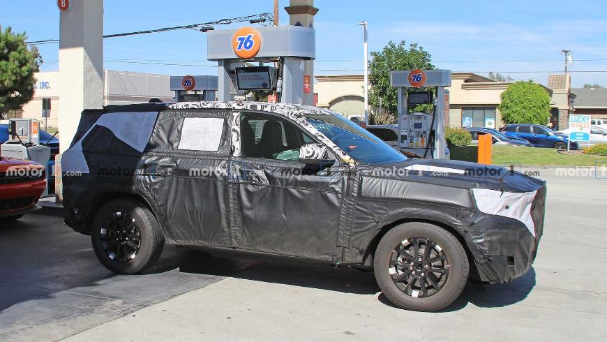 Появились первые фото обновленного внедорожника Jeep Grand Cherokee 2021 