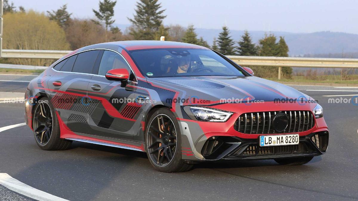 Мощнейший Mercedes-AMG GT73e сфотографировали на тестах в новой ливрее  