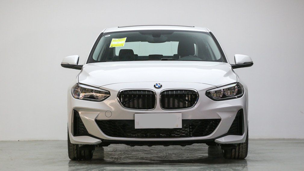 BMW показала обновленный седан 1-Series исключительно для Китая