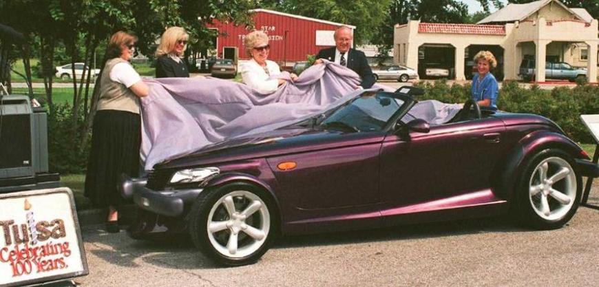 В Сети вспомнили про закопанный на 50 лет Plymouth Prowler