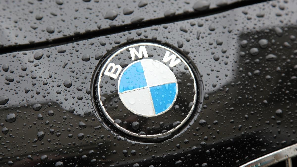 Электрический кроссовер BMW iX M показали на неофициальном рендере 