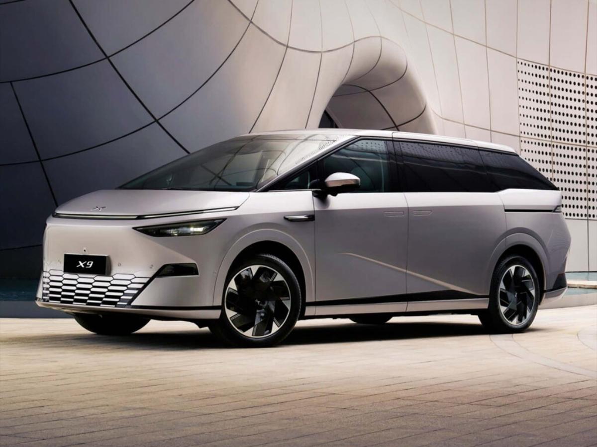 Россиянам предложили новый семейный минивэн с богатым оснащением: очень дорого