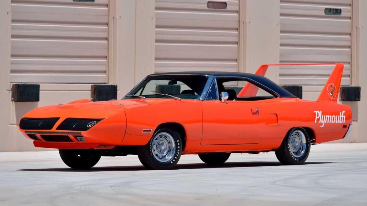 Полностью отреставрированный Plymouth Superbird продадут на аукционе