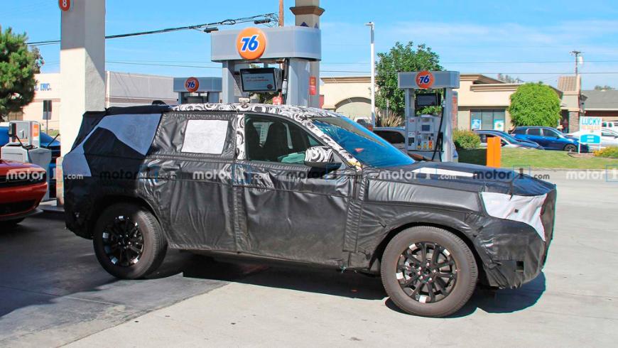 Обновленный Jeep Grand Cherokee появится в продаже в следующем году