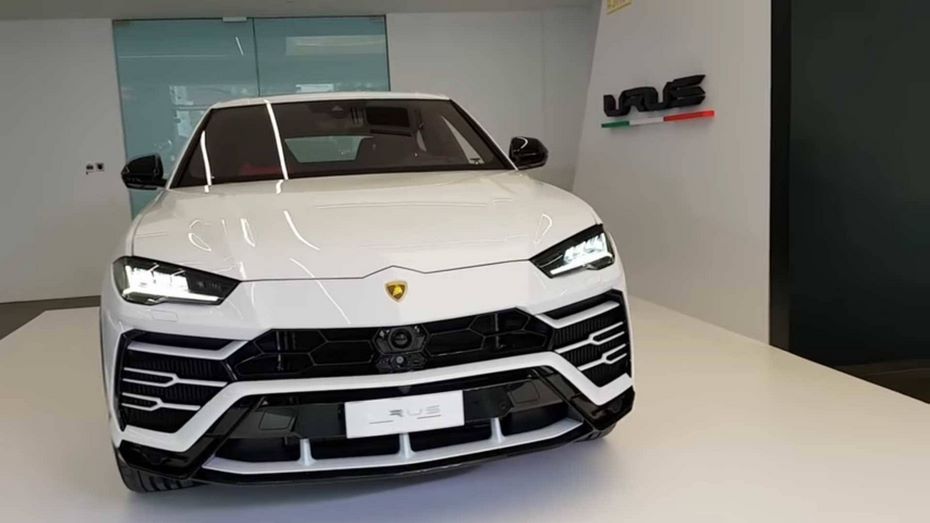 Lamborghini Urus уже в продаже: видеообзор в автосалоне