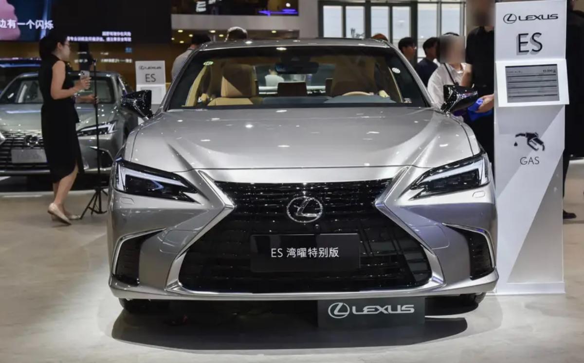 Дебютировала специальная версия Lexus ES 200 Bay Yao Дебютировала специальная версия Lexus ES 200 Bay Yao