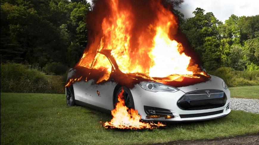 Как потушить горящий электромобиль?