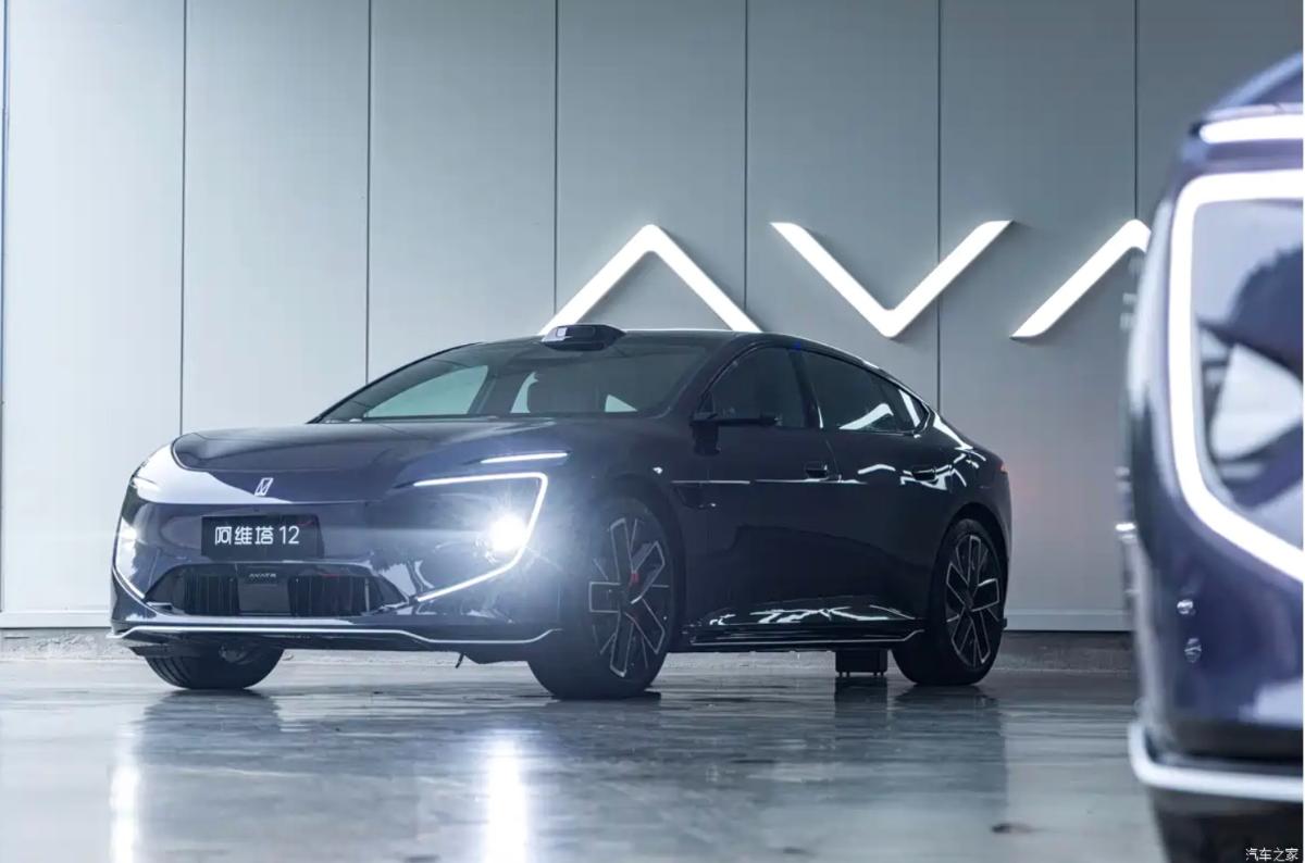 Avatr12 обновился: первый взгляд на электрический фастбек