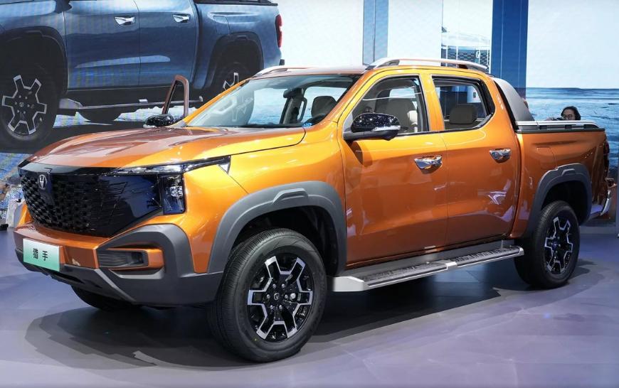 В Гуанчжоу показали электрический пикап Changan Hunter Plus с ДВС